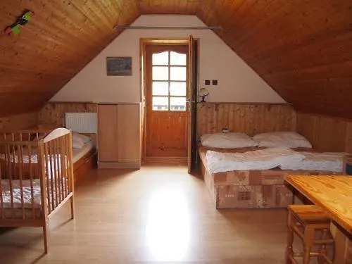 Vakantiehuis Domecek Karlov *